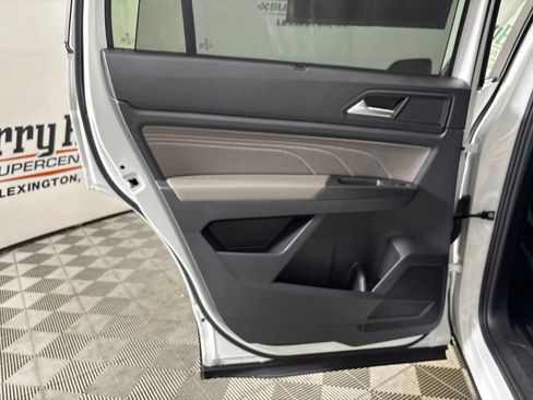 Used 2022 Volkswagen Atlas SE w/ Panoramic Sunroof Package FWD image 20
