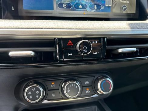 Certified 2025 Nissan Kicks SV AWD/4WD image 19