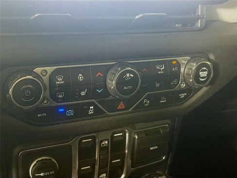 Used 2024 Jeep Wrangler Unlimited AWD/4WD image 15