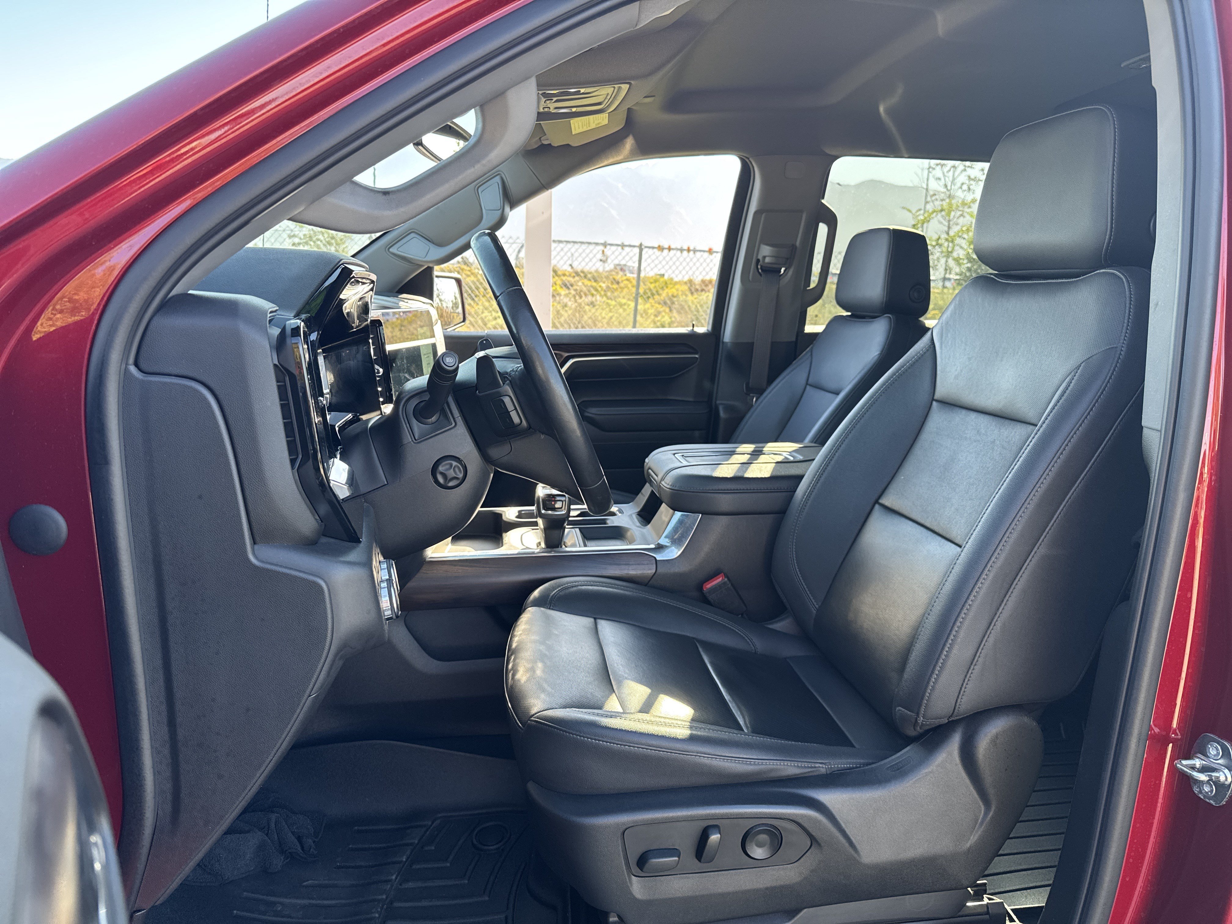 Used 2022 GMC Sierra 1500 SLT w/ SLT Convenience Package AWD/4WD image 14