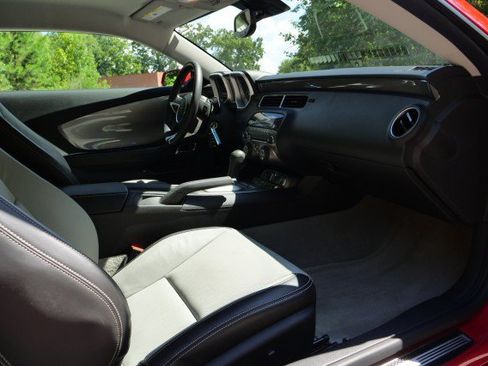 Used 2010 Chevrolet Camaro SS w/ RS Package RWD image 18