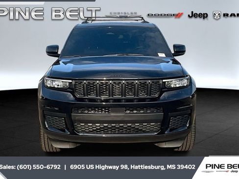 Used 2021 Jeep Grand Cherokee L Laredo image 3