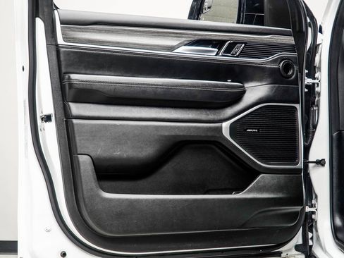 Used 2024 Jeep Wagoneer L Series II w/ Flexible Seating Group image 31