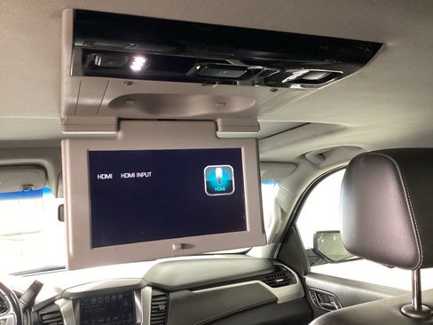 Used 2019 GMC Yukon XL SLT w/ Open Road Package AWD/4WD image 19