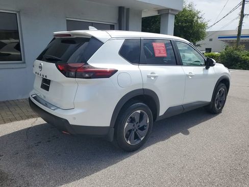 Certified 2026 Nissan Rogue SV FWD image 9