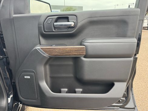 Used 2022 Chevrolet Silverado 1500 High Country w/ Technology Package image 34