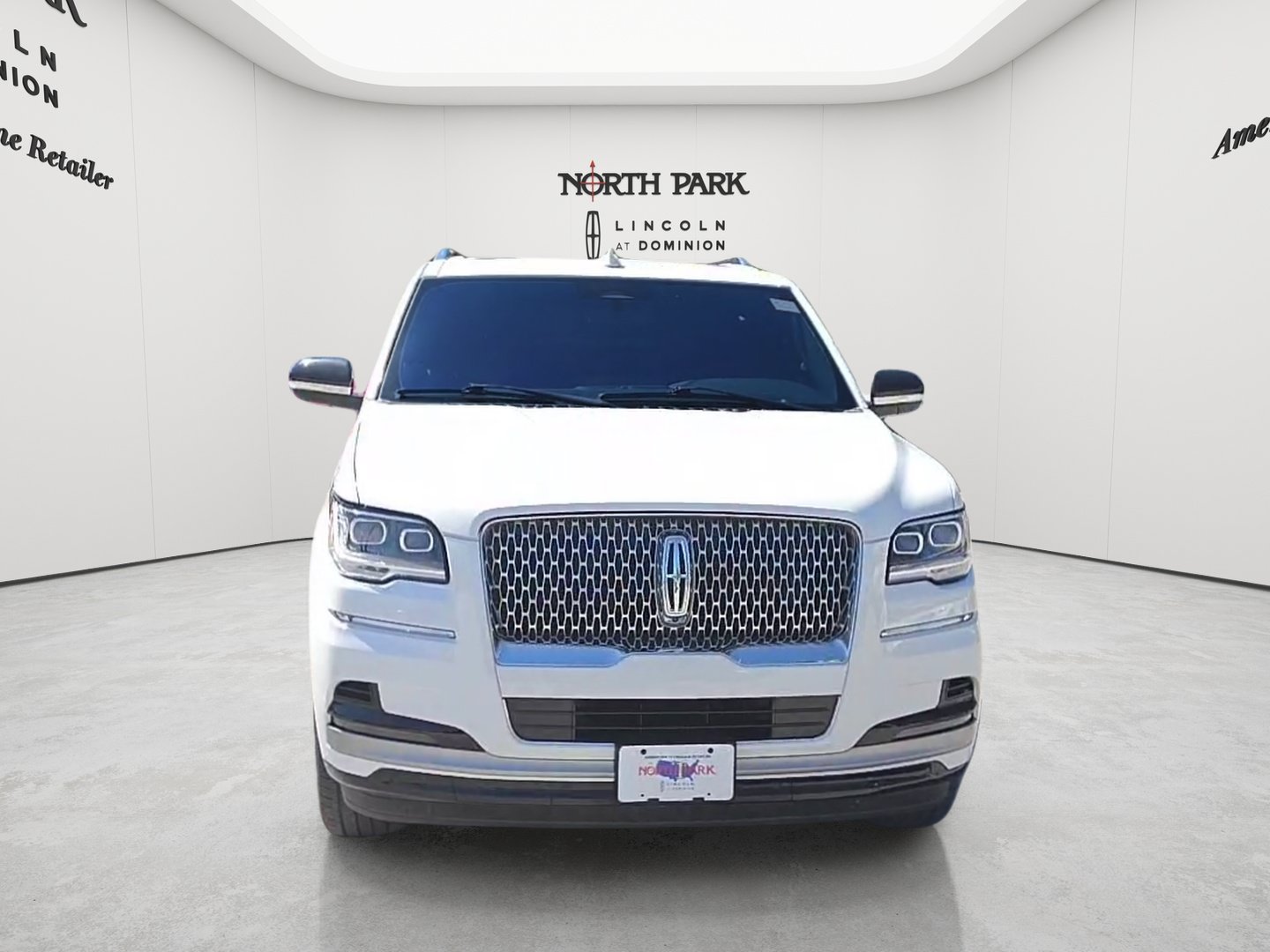 Used 2024 Lincoln Navigator Premiere AWD/4WD image 8