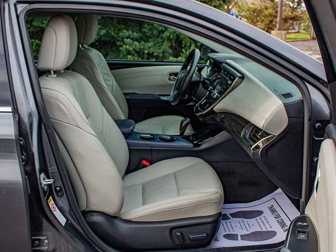 Used 2013 Toyota Avalon XLE image 19