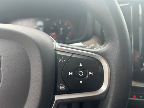 Used 2021 Volvo XC60 T5 Momentum w/ Advanced Package FWD image 23