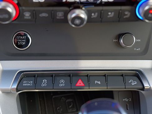 Certified 2025 Audi Q3 2.0T Premium w/ Convenience Package image 17