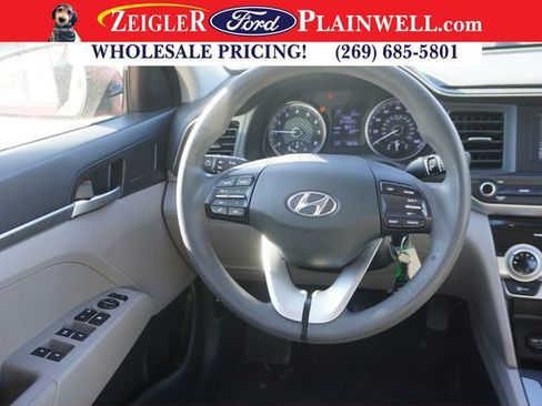 Used 2019 Hyundai Elantra SE image 13
