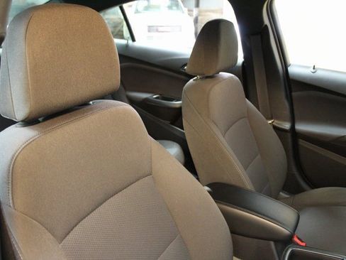 Used 2018 Chevrolet Cruze LT image 11