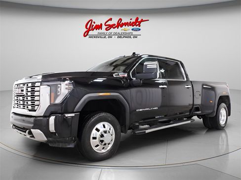 Used 2024 GMC Sierra 3500 Denali image 3