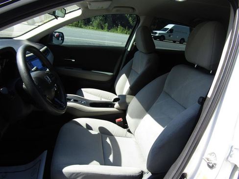 Used 2019 Honda HR-V LX image 11