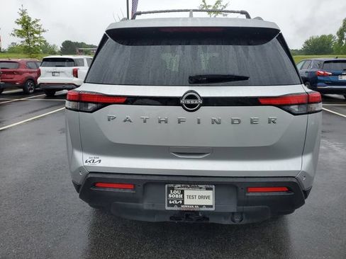Used 2025 Nissan Pathfinder SV w/ SV Premium Package FWD image 4