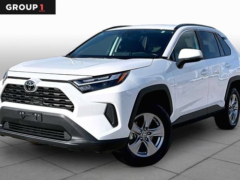 Used 2025 Toyota RAV4 XLE AWD/4WD image 1