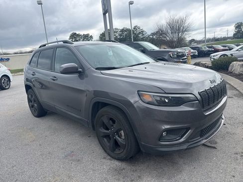 Used 2019 Jeep Cherokee Latitude Plus image 2