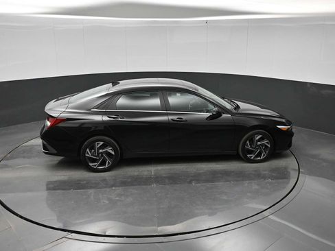 Used 2025 Hyundai Elantra SEL w/ Cargo Package FWD image 30