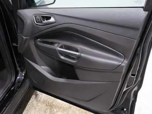 Used 2017 Ford Escape SE image 25