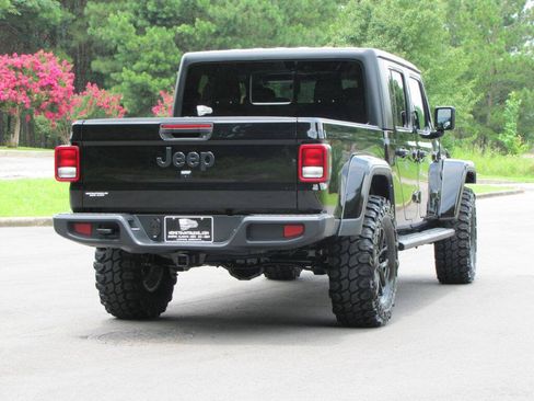 Used 2023 Jeep Gladiator Sport AWD/4WD image 11