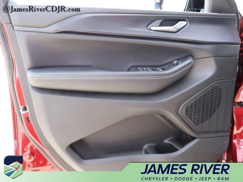 Used 2024 Jeep Grand Cherokee Altitude image 21