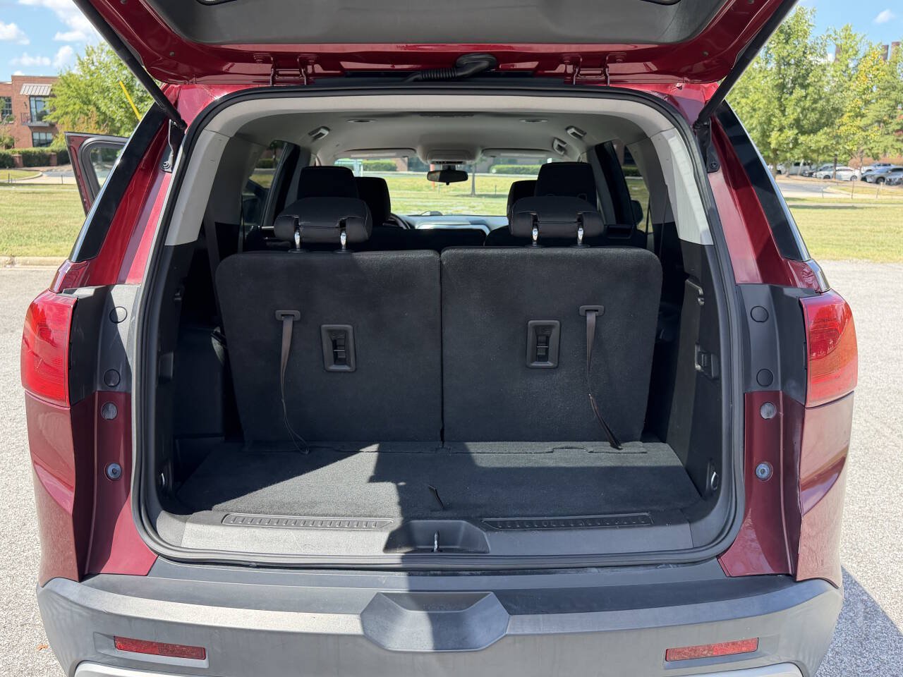 Used 2018 GMC Acadia SLE FWD image 29