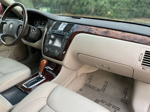 Used 2008 Cadillac DTS Luxury II image 24