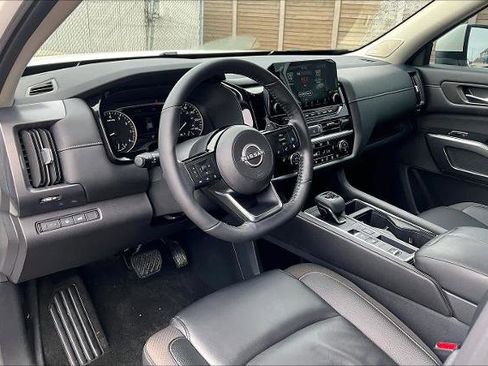 Certified 2024 Nissan Pathfinder SL w/ SL Premium Package image 17