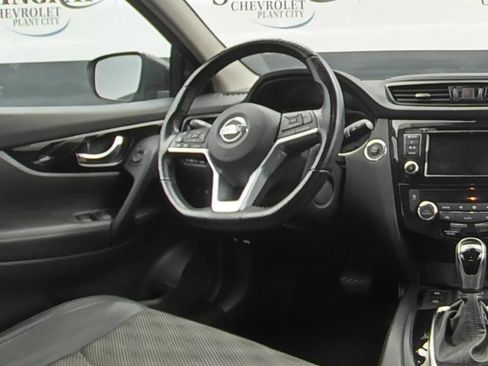 Used 2022 Nissan Rogue Sport SV w/ Technology Package FWD image 16