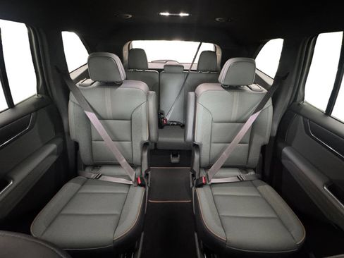 Certified 2024 GMC Acadia AT4 AWD/4WD image 17