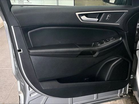 Used 2023 Ford Edge SEL image 9