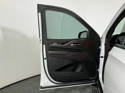 Used 2023 Cadillac Escalade ESV Sport Platinum w/ LPO, ONYX Package AWD/4WD image 18