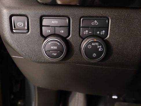 Used 2025 Chevrolet Silverado 1500 LT w/ Protection Package AWD/4WD image 9