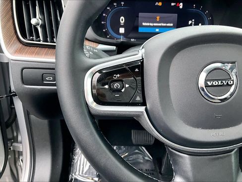 Certified 2023 Volvo XC60 B5 Plus w/ Climate Package image 23