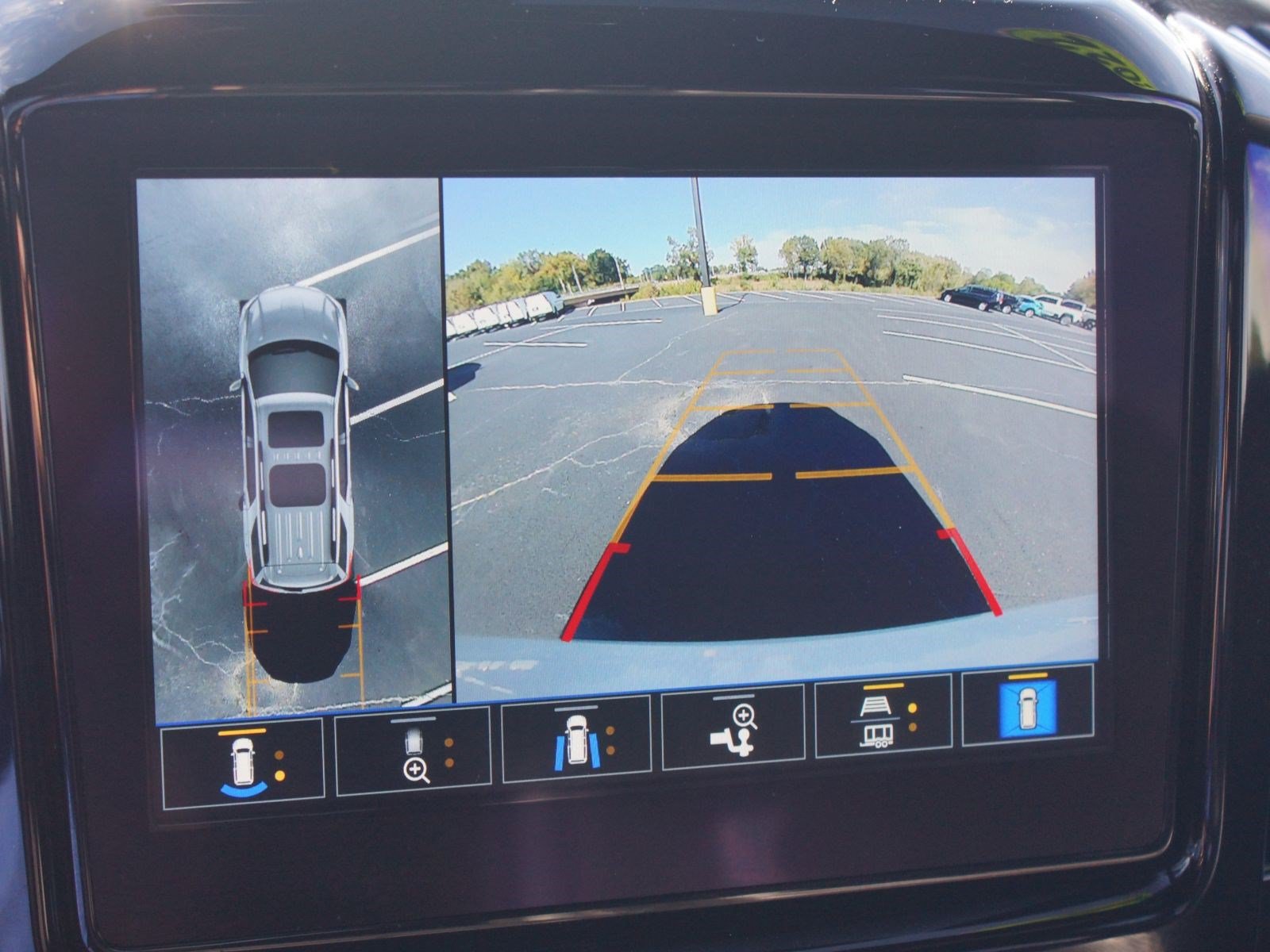 Used 2022 Chevrolet Traverse High Country FWD image 25