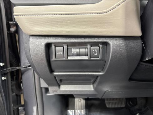 Used 2025 Subaru Forester Premium AWD/4WD image 24