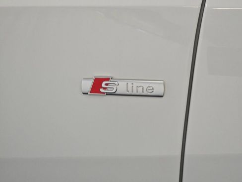 Used 2021 Audi Q8 Prestige w/ Prestige Package image 35