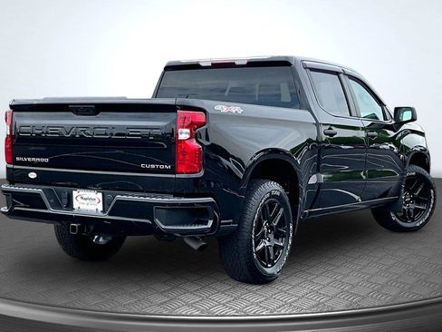 Used 2023 Chevrolet Silverado 1500 Custom AWD/4WD image 2