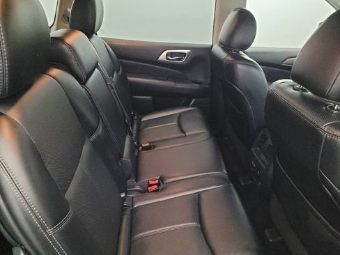 Used 2019 Nissan Pathfinder Platinum image 19