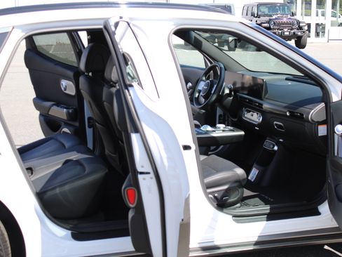 Used 2023 Genesis GV60 Advanced AWD/4WD image 15
