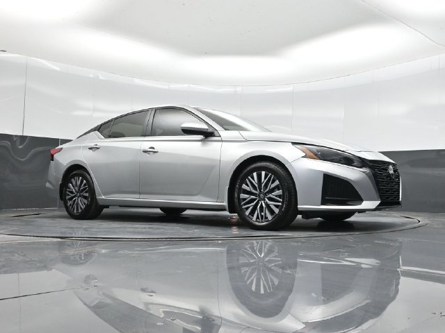 Used 2023 Nissan Altima 2.5 SV w/ SV Premium Package FWD image 50