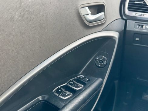 Used 2014 Hyundai Santa Fe GLS image 27