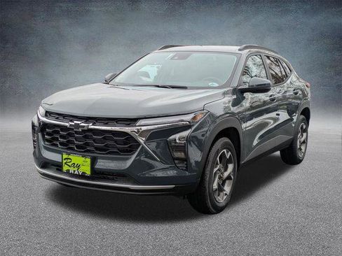 New 2026 Chevrolet Trax LT w/ Driver Confidence Package image 8