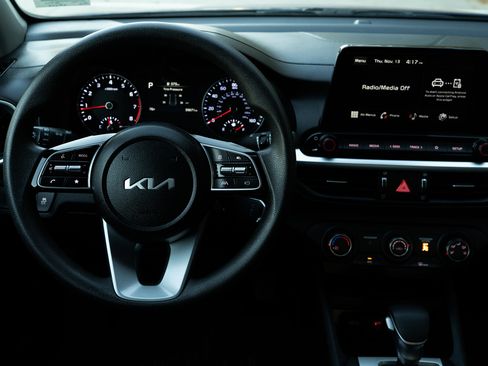 Used 2023 Kia Forte LXS w/ LXS Technology Package image 21