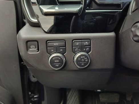 Used 2022 GMC Sierra 1500 SLT w/ SLT Convenience Package AWD/4WD image 17