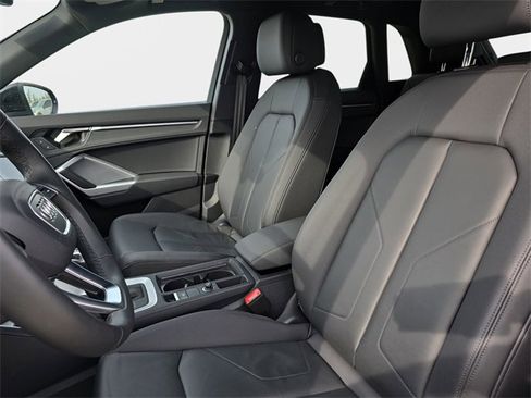 Used 2025 Audi Q3 2.0T Premium Plus w/ Premium Plus Package image 18