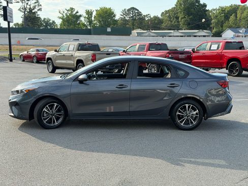 Used 2022 Kia Forte LXS w/ LXS Technology Package FWD image 4