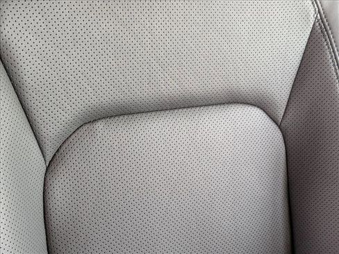 Used 2023 Land Rover Defender 110 V8 image 20