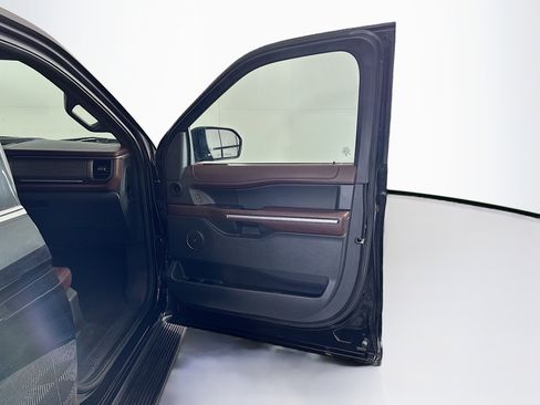 Used 2024 Ford Expedition Limited image 35