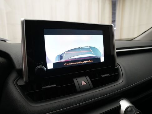 Used 2025 Toyota RAV4 XLE AWD/4WD image 19
